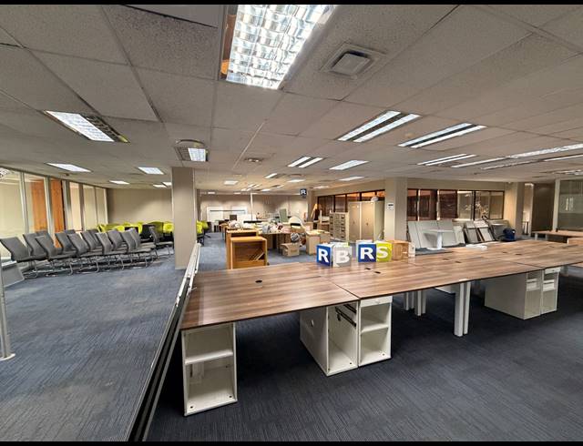 890M² OFFICE TO LET IN DE WATERKANT